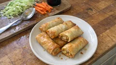 Involtini primavera in friggitrice ad aria: croccanti fuori, leggeri dentro