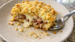 Sbriciolata di patate e salsiccia: torta salata rustica con sfoglia e mozzarella