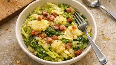 Verza strascinata con patate e pancetta: il contorno sostanzioso che profuma di casa