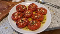 Pomodori arrosto in friggitrice ad aria: il contorno pronto in 20 minuti