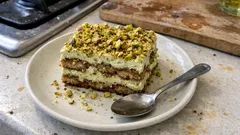 Tiramisù al pistacchio cremoso e senza cottura: il trucco per una crema stabile