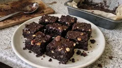 Brownies vegani al cioccolato: morbidi dentro e pronti in pochi passaggi