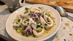 Insalata di calamari con emulsione al limone: fresca, leggera e pronta in anticipo