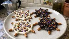 Ragnatele di Halloween al cioccolato e pretzel: dolcetti senza cottura pronti in 20 minuti