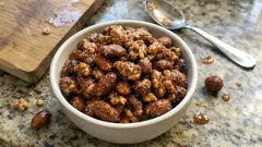 Frutta secca pralinata gingerbread: croccante, speziata e pronta in padella