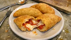 Panzerotti pugliesi fatti in casa: dorati fuori e filanti dentro, come in Puglia