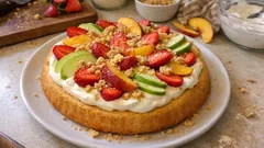 Crostata morbida con crema allo yogurt e frutta fresca: soffice e scenografica