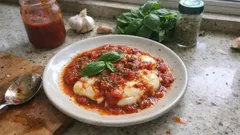 Mozzarella alla pizzaiola in padella: filante in 15 minuti, perfetta per la scarpetta