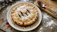 Cherry pie fatta in casa: la crosta friabile e il ripieno di ciliegie che resta compatto