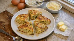 Frittata di riso al forno: il piatto unico che si taglia a fette (e piace a tutti)