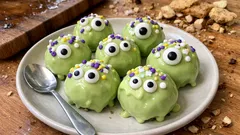 Tartufi alieni di Halloween: palline senza forno con glassa verde e occhi di zucchero