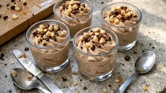 Mousse alla nocciola senza uova: cremosa, stabile e pronta in poco tempo
